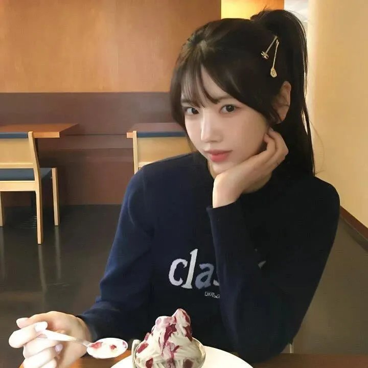 带剑女孩